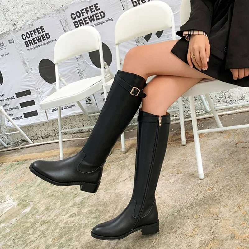 Mulheres do vintage magro joelho-botas altas moda cinto fivela sapatos outono inverno salto baixo senhoras modernas botas longas