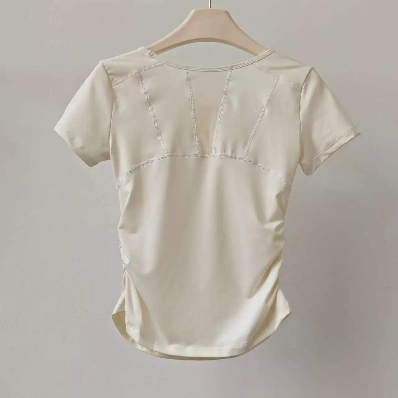 Mesh-Stitching Yoga-Bekleidung Kurzärmeliges Sommer-Slim-Fit Schnelltrocknendes Atmungsaktives Fitness-Oberteil Lauf-Trainings-Sport-T-Shirt – Detail 6