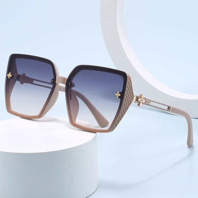 

Luxury Clover Sunglasses 2025, Square Polarized UV400 Protection, Women's Oversized Retro Frame Slim Face Glamorous
