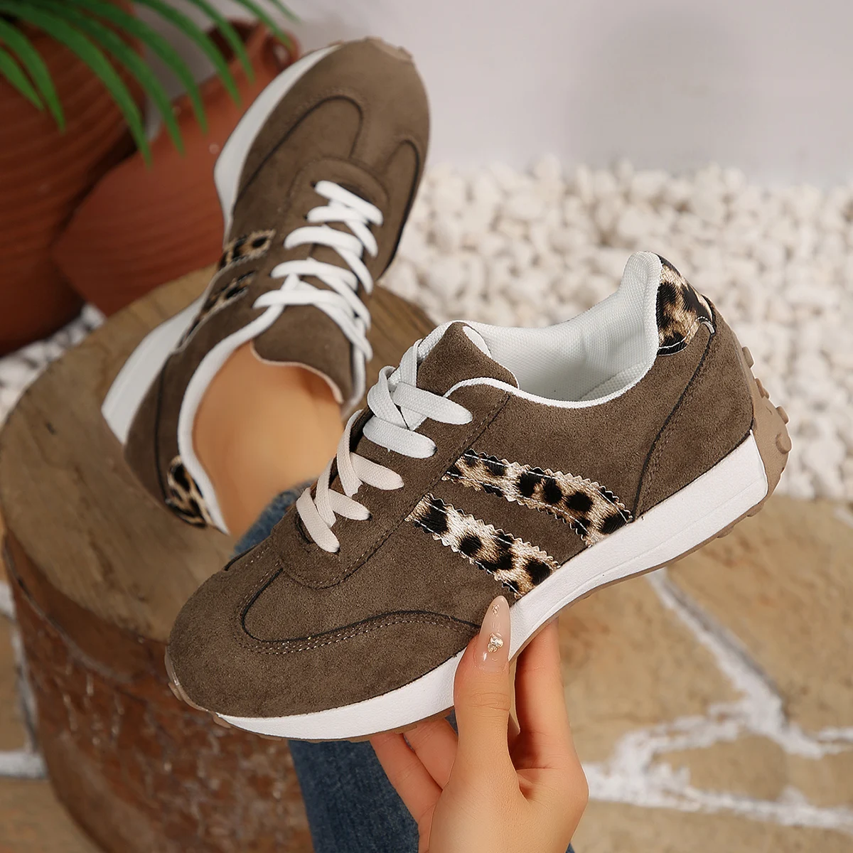 

Women Sneakers Platform Vulcanize Shoes Women Spring Autumn Casual Light Flat Breathable Sneakers Women Comfortable Retro Shoes