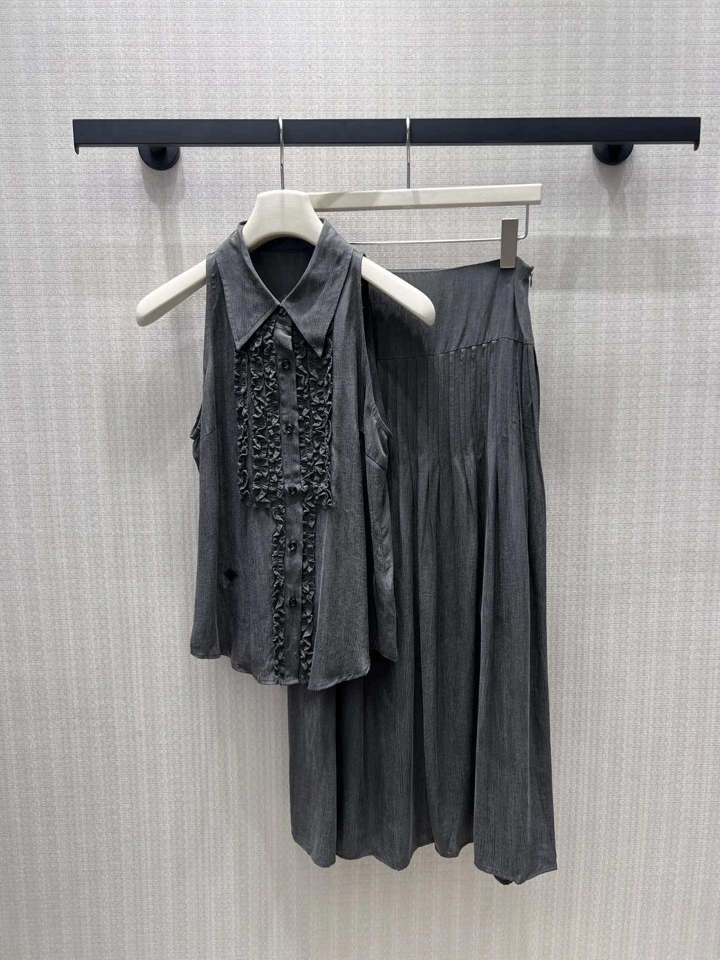 

Women's Romantical Versatile Greyish-Blue Sleeveless Shirt And Loose Skirt Set High Waist Midi Length Fashionable Summer Outfit