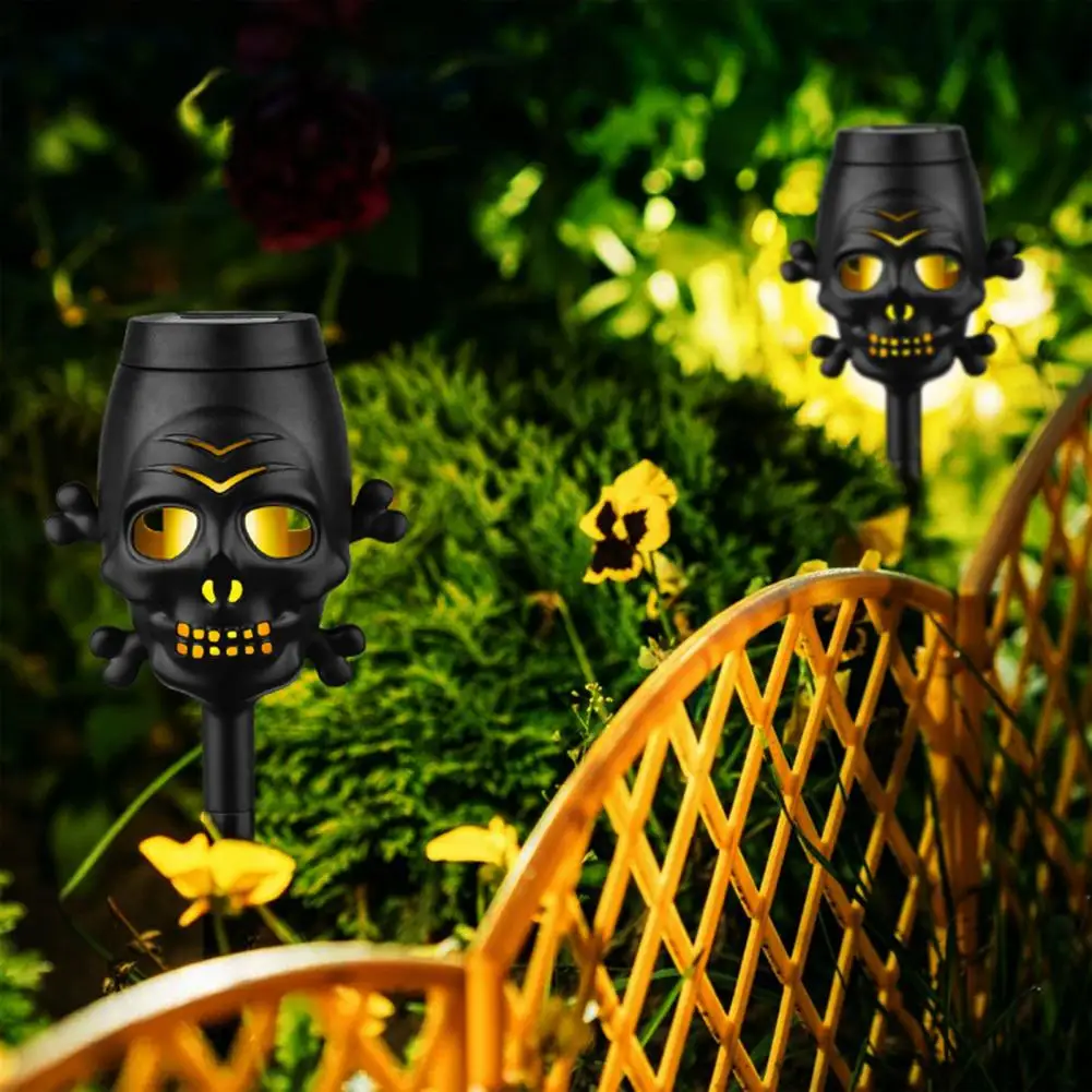 Weather-resistant Solar Lights Halloween Solar Lights with Unique Skull Design for Auto Charging Simple Installation for Spooky