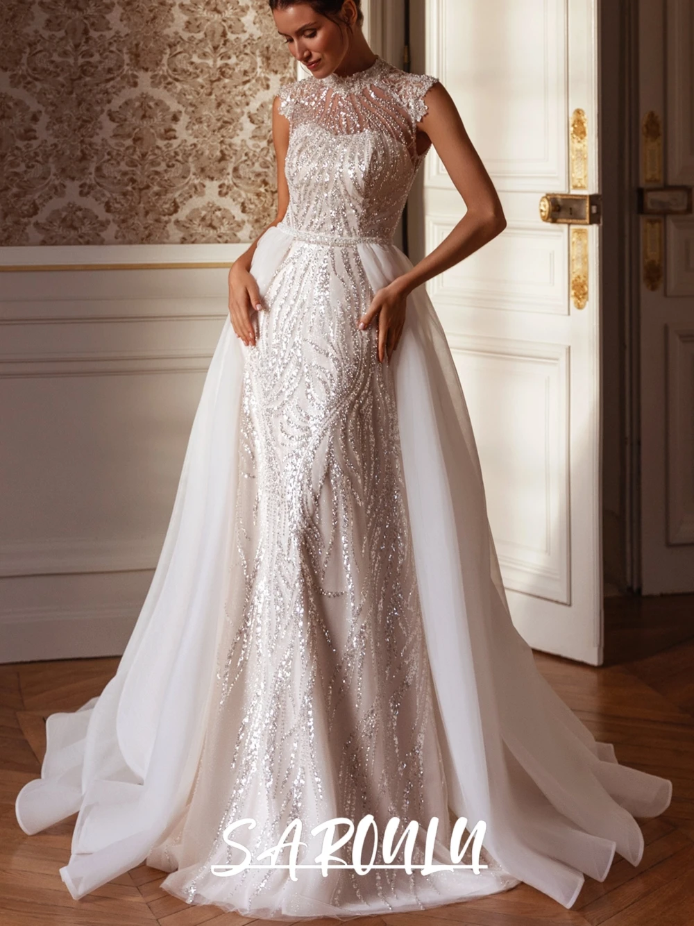 

Dazzling High Neck Classy Women Wedding Dress Customized Chic 2 in 1 Buttons Back Bridal Gown New Arrival Beautiful Party Wear