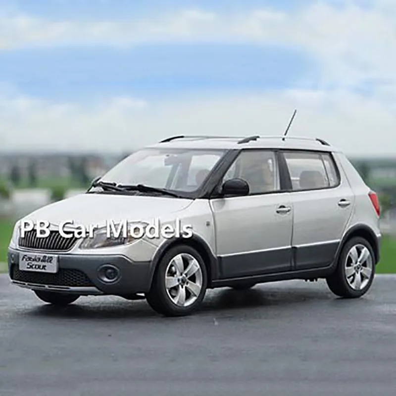 1: 18 Skoda\'s brand new sharp NEW Fabia sharp alloy car model+small gift