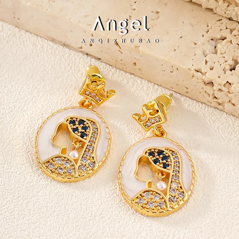 

French Retro Medieval Earrings Embossed Gold Coin Inlaid Earrings Light Luxury High-end Feeling Niche Pendant Necklace