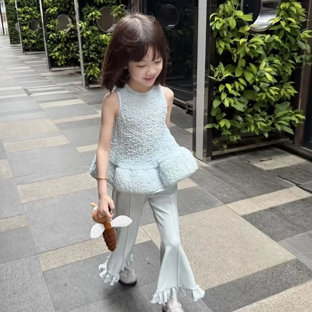 French Style Girls' Summer Outfit with Sleeveless Top And Ruffle Pants Fashionable Design 2-Piece Set for Children