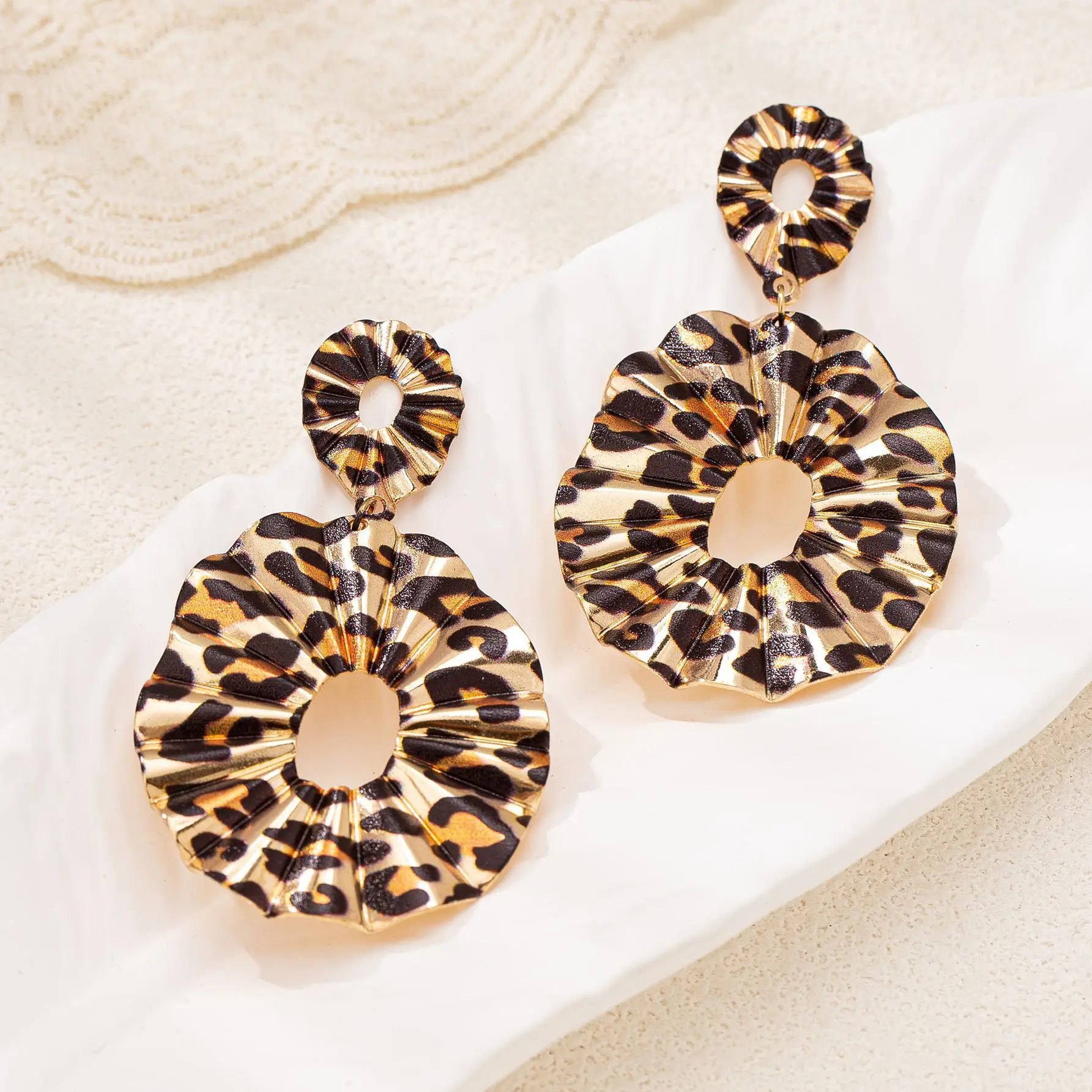 Earrings For Women Personalized Hollow Exaggerated Leopard Print Pleated Ear Accessories Holiday Party Gift Fashion Jewelry E496