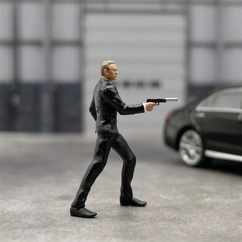 1/64 Scale รุ่นยกปืน Bond จำลองฉากอุปกรณ์เสริมสำหรับรถ Static ตุ๊กตาขยับแขนขาได้คอลเลกชันสำหรับผู้ใหญ่แฟน