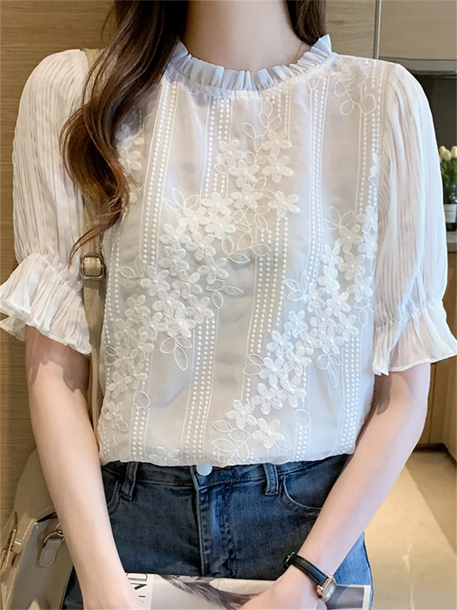 

White Lace Shirt Women's Short Sleeve Summer New Style Elegant Fashion Small Shirt Heavy Embroidery Grommet Top