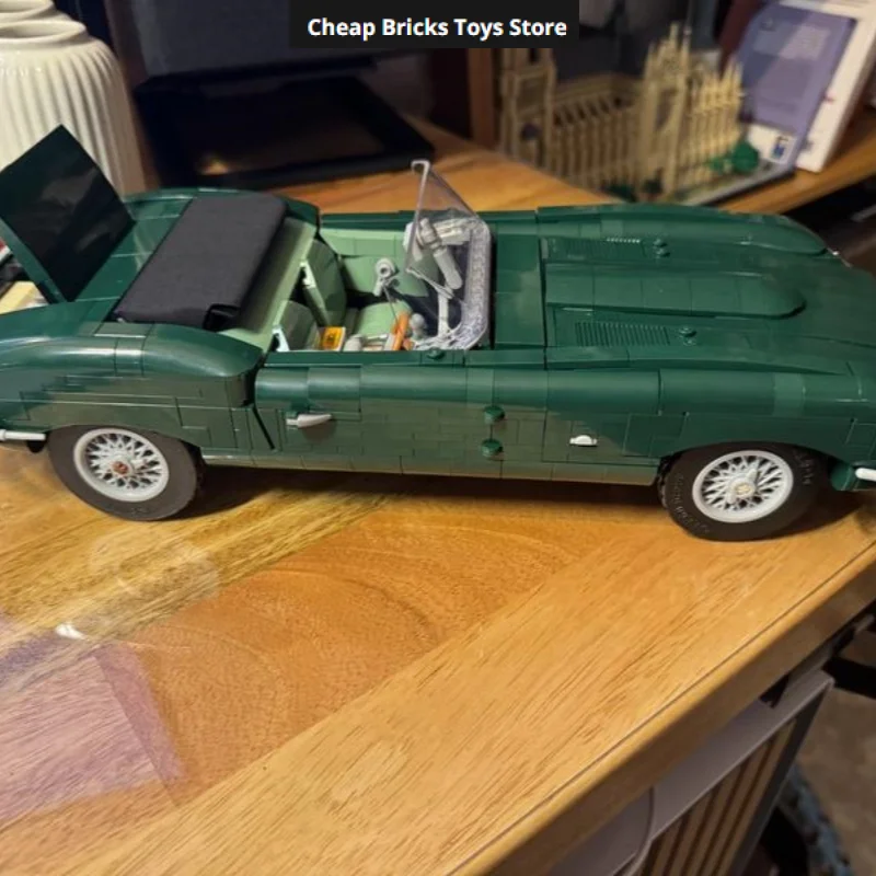 classic-convertible-sports-car-1673pcs-vintage-british-roadster-model-building-blocks-bricks-christmas-toy-for-family-decor-gift
