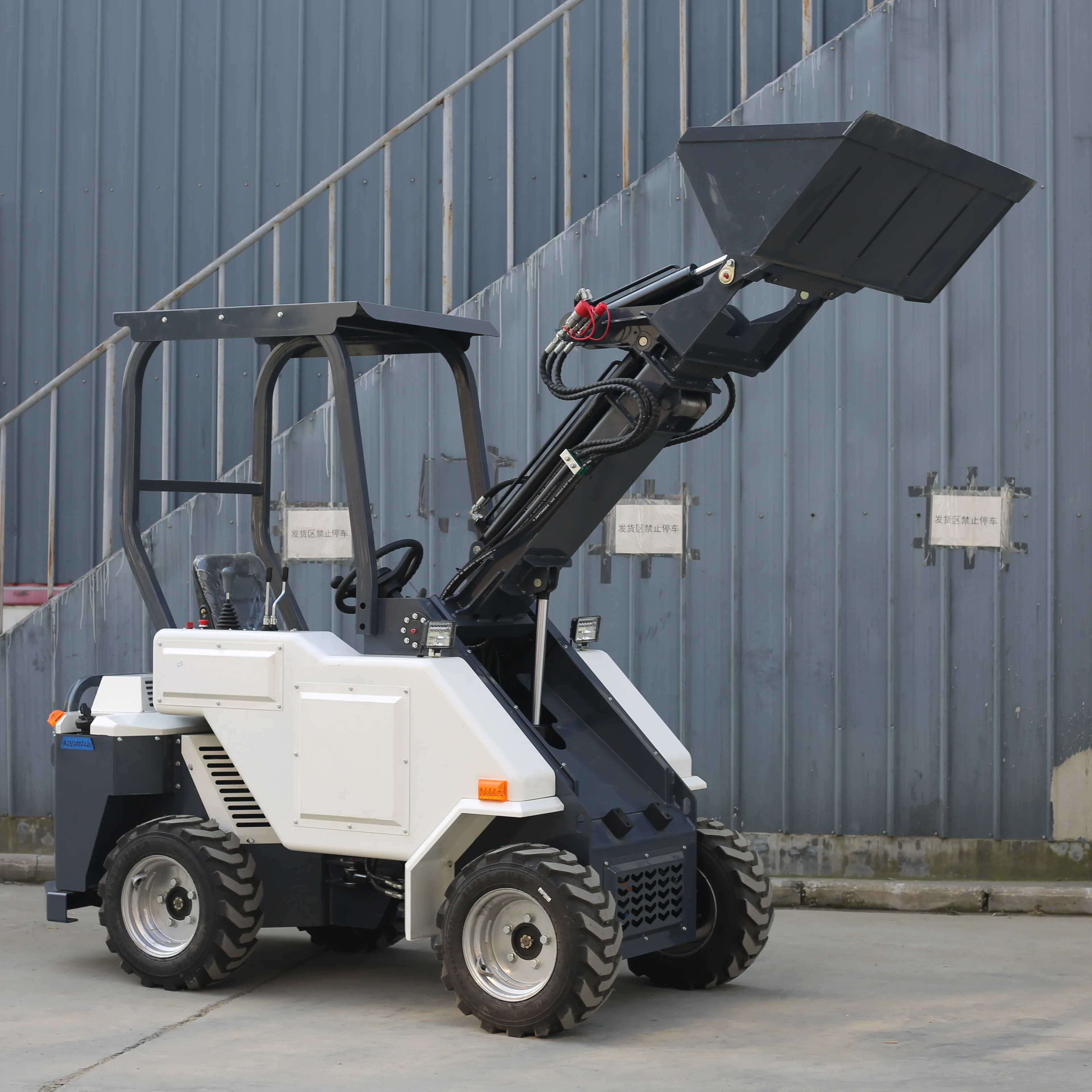 Farm Ranch Use High Horsepower Diesel Loader 4×4 Wheeled All Terrain Transporter Home Use Small Loader Kubota Engine Customized