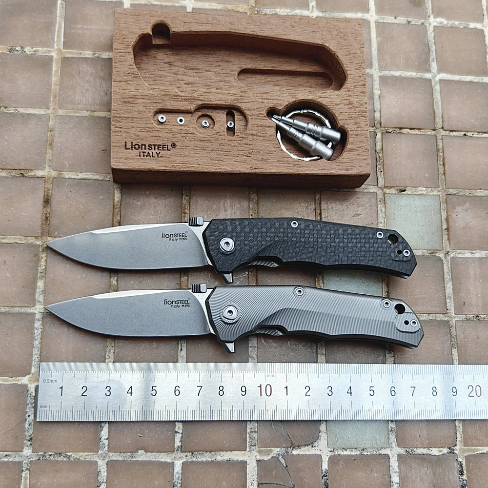 JUFULE Wood Box Packing Lion Molletta Carbon Fiber Titanium Mark M390 Logo Blade Camp Kitchen Hike Dinner Utility EDC Tool Knife