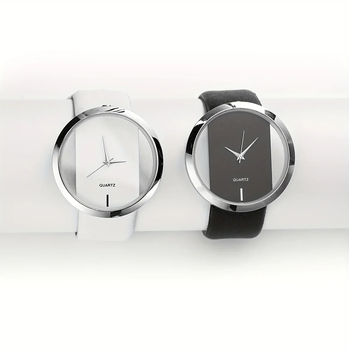 2 قطعة ساعات الزوجين موضة الجوف خارج الهاتفي ساعة نسائية حلقة من جلد التناظرية كوارتز ساعة اليد (بدون صندوق)