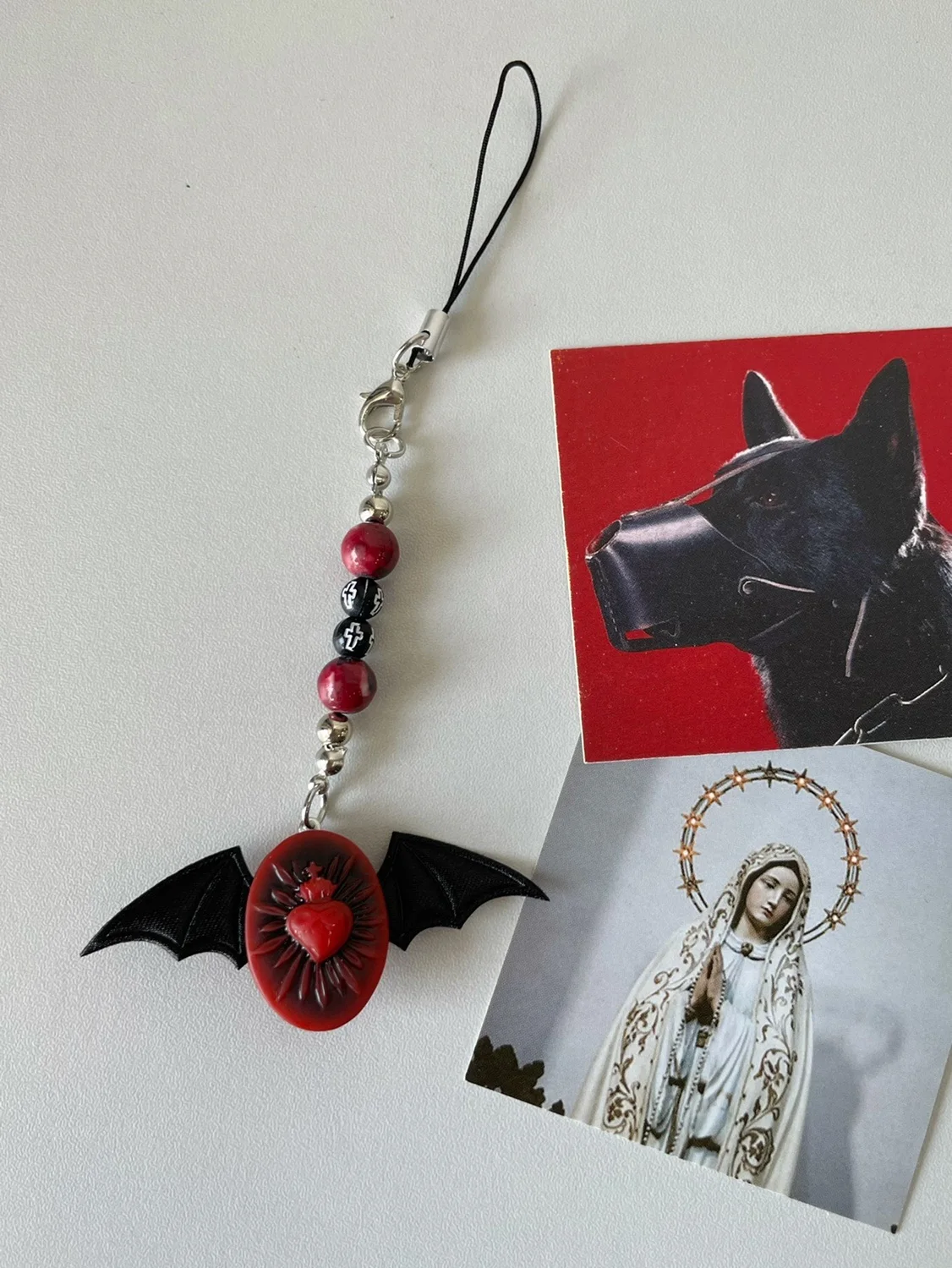 سلسلة هواتف محمولة الظلام القوطية الصليب الحب الخفافيش شيطان أجنحة مطرز النساء الهاتف المحمول قلادة Ins الرياح Y2k الحبل السحر اكسسوارات