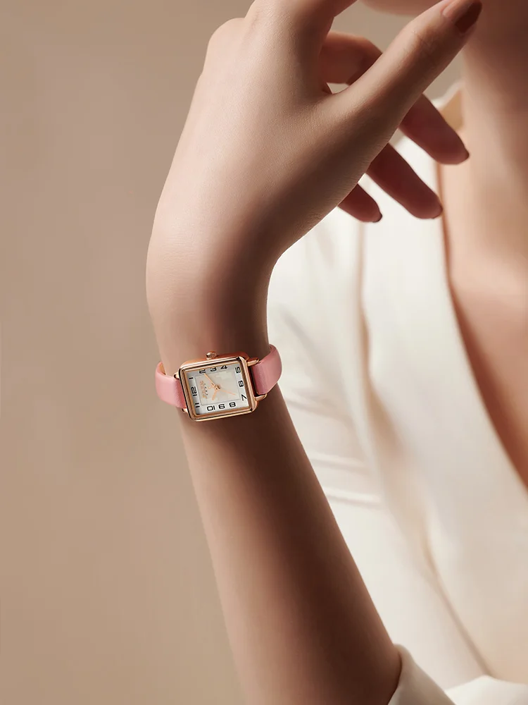 Women's watch, 2025 new style, simple student wristwatch, retro quartz small square wristwatch, high-end luxury women's watch.