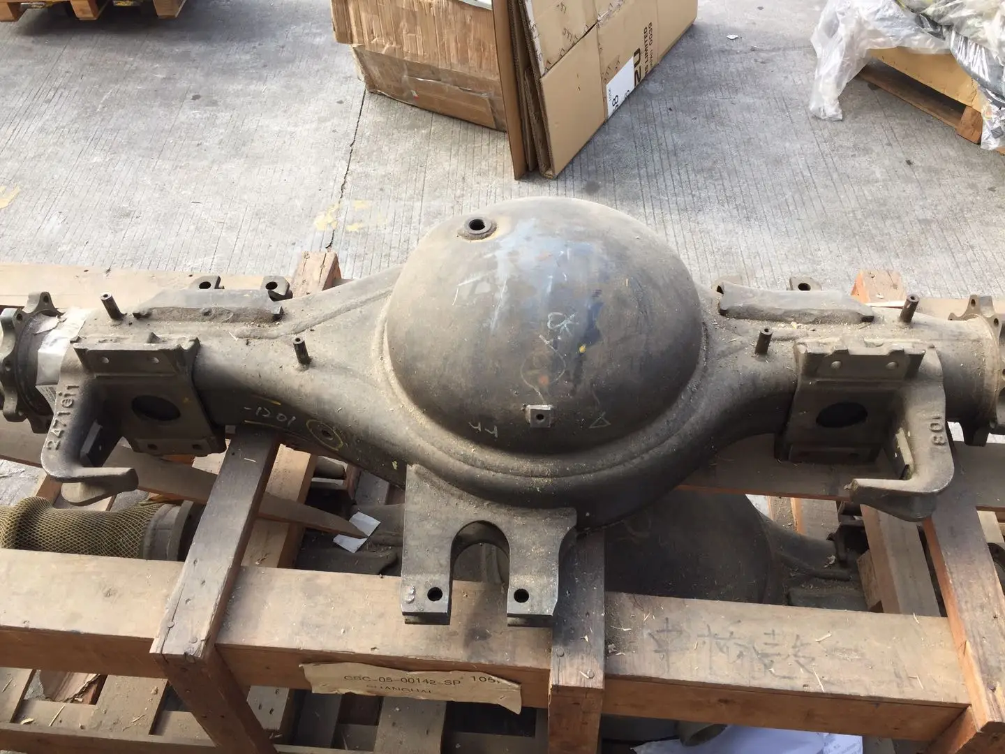 후방 차축 케이스 1421901201 저가 정품 부품 대형 트럭 유압 브레이크 섀시 부품 17.5인치 디퍼렌셜