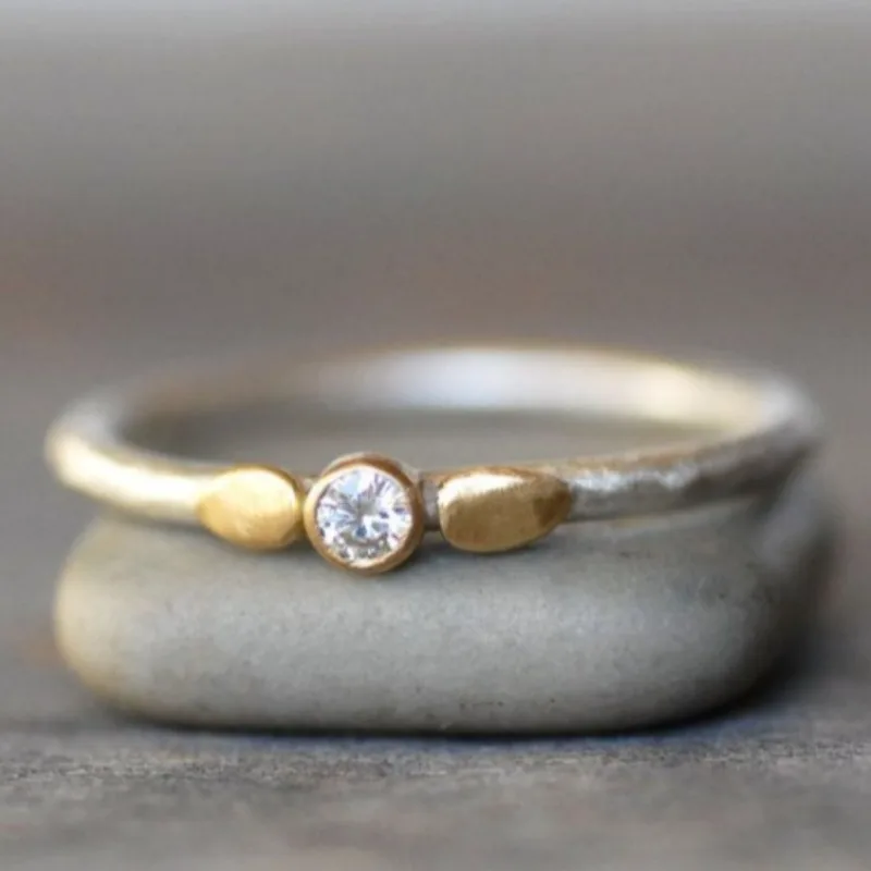 Klassischer Damenring mit eingelegten weißen CZ-Steinen, trendige zweifarbige Geometrie, für den täglichen Gebrauch, Partyschmuck, Jubiläumsgeschenk