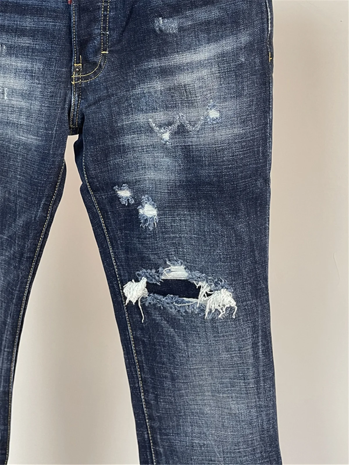 2024 Frühjahr und Sommer neue D2-Jeans, trendige, gewaschene, einfache All-Match-Fuß-tiefe Slim-Fit-Hose für Herren, Blau