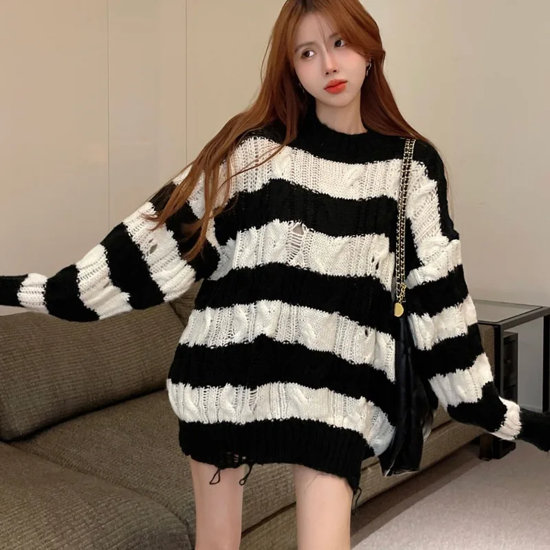 

Женский повседневный вязаный свитер с длинным рукавом, черно-белыми полосками и дизайном с вырезами, универсальный, осенний, модный, в корейском стиле, прямого кроя