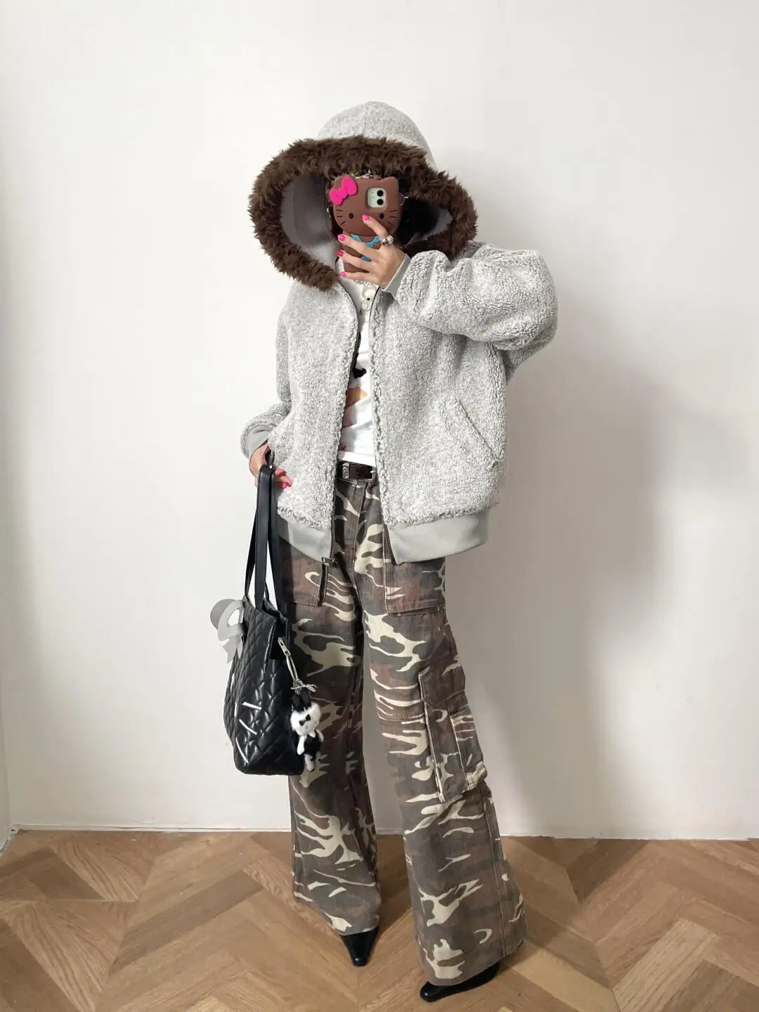 

Модное повседневное широкое замшевое пальто с меховым воротником и капюшоном для женщин, длинное, на молнии, для офиса