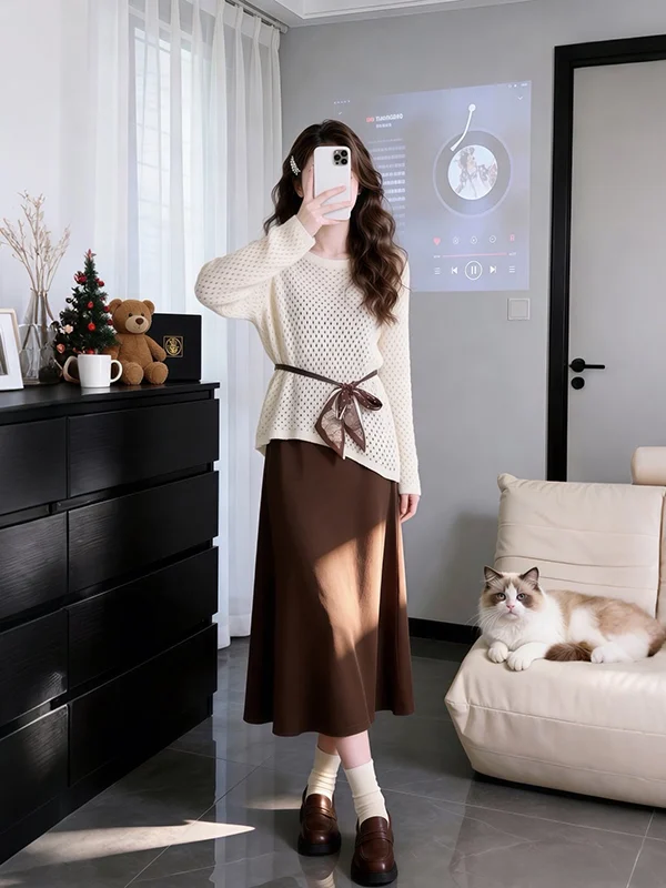 

Корейский вязаный комплект из двух предметов: ажурная накидка и длинное платье на бретельках, для ранней весны, премиум-класса