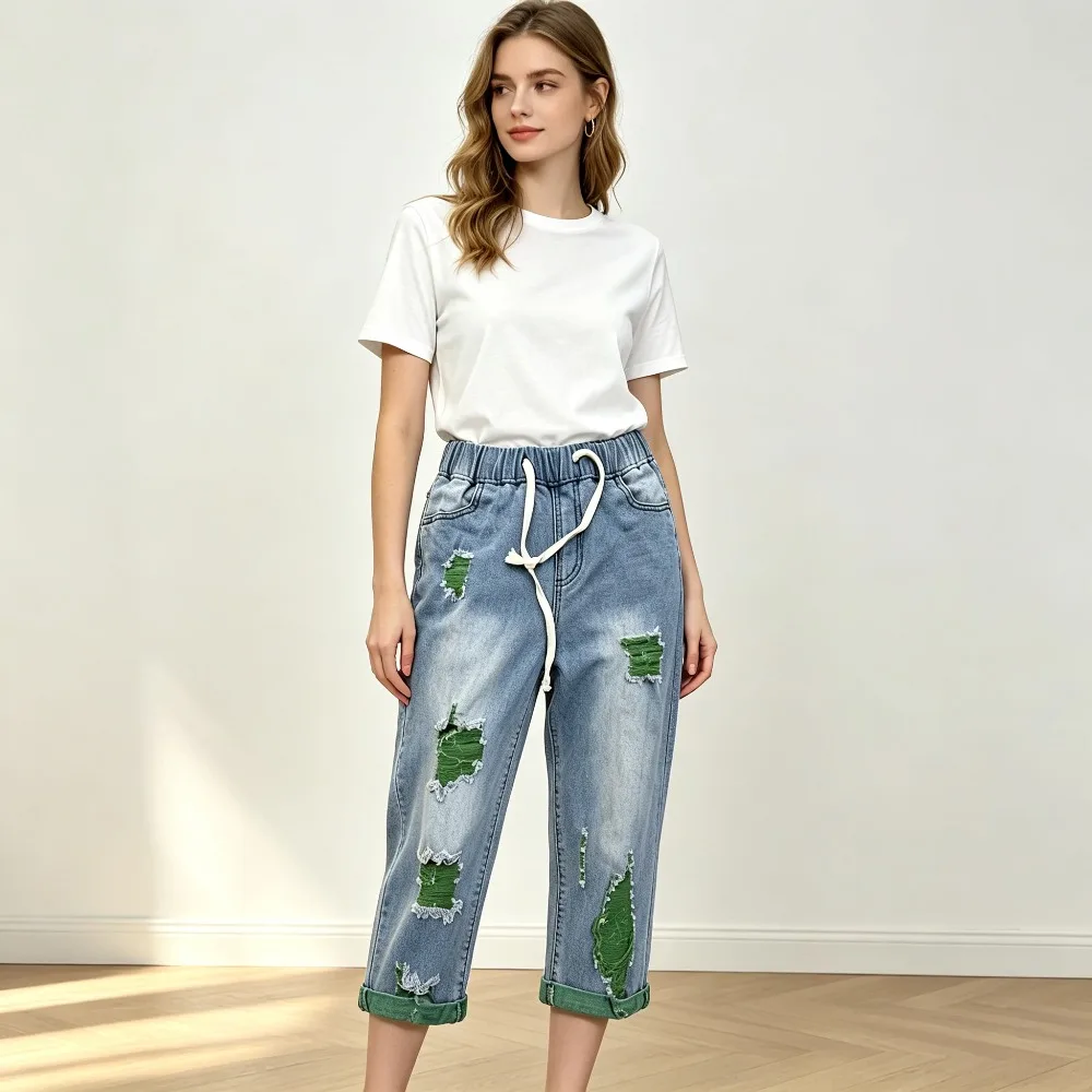 Ladies' new cloth pants, jeans with holes, layered feet, ladies' jeans for leisure.