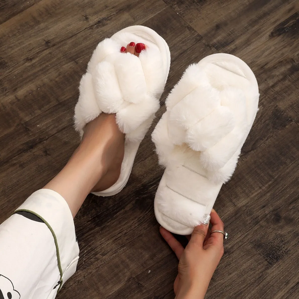 

Fashion Cross Strap Fluffy Slippers Women Winter Home Peep Toe Plush Fur Slippers Woman Flat Heel Keep Warm Cotton Slides Shoes