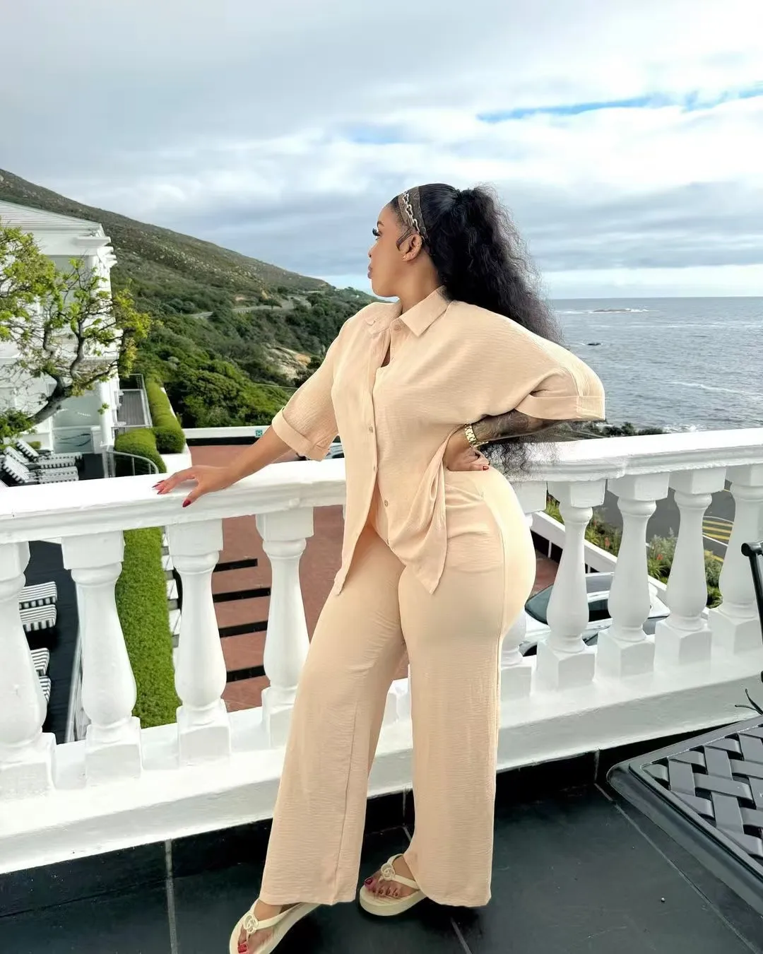 ربيع/صيف 2025 بدلة أنيقة جديدة غير رسمية ومريحة بلون القطن والكتان قميص متوسط الأكمام بنطال مستقيم