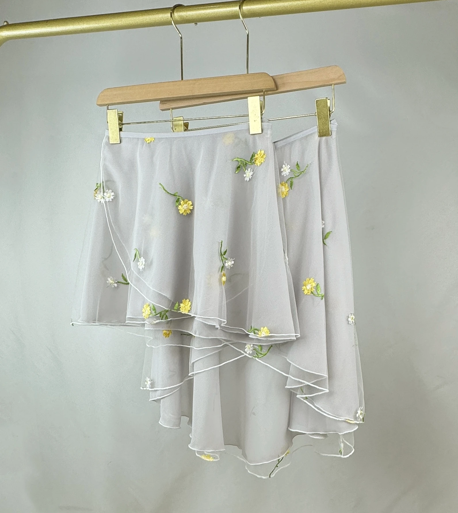 Costume de danse de ballet personnalisé pour femmes adultes, jupe brodée de fleurs double couche, une pièce à lacets, demi-corps, jupe d'entraînement tutu