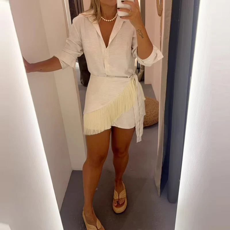 

Элегантный комплект: рубашка с отложным воротником и длинными рукавами, юбка с бахромой. Модный женский костюм-двойка с пуговицами для офиса. Повседневный комплект из двух предметов: юбка с высокой талией и однотонная юбка.