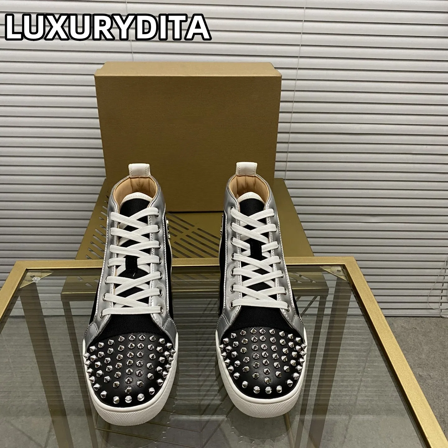 

Top Quality Womens Trendy Casual Tennis Shoes Luxury Mens Real Leather Sneakers 35-48 Designr Rivet Red Sole Lovers Shoes M0131