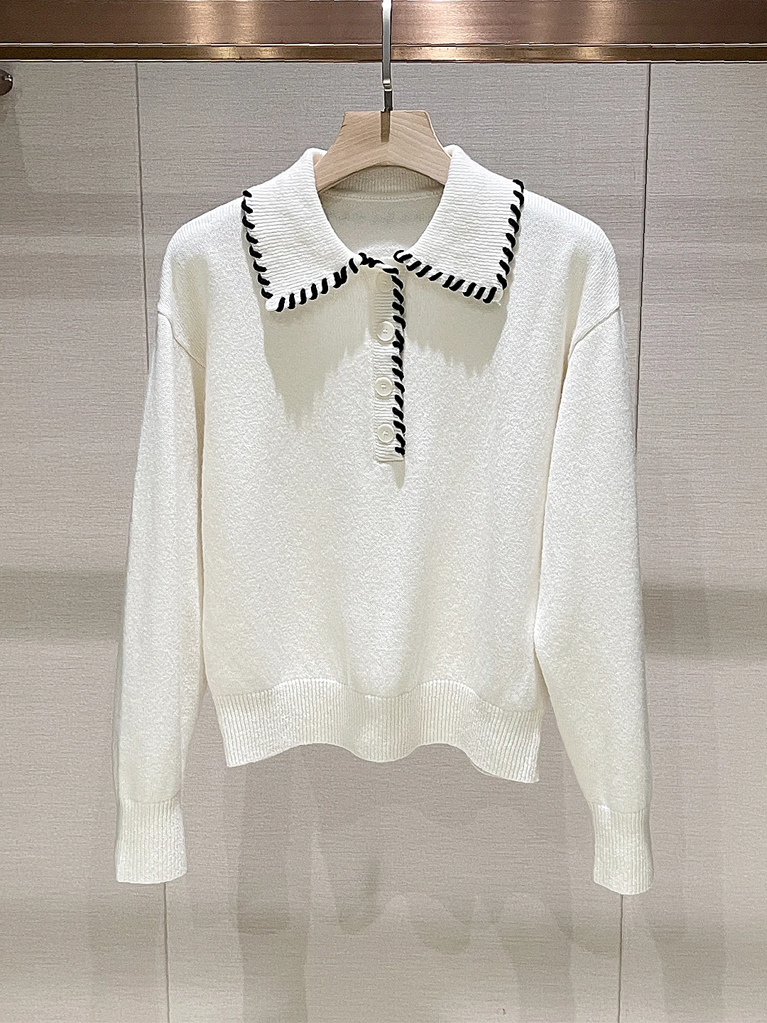 เสื้อสเวตเตอร์ถักแบบลำลองสีขาว คอปกพับได้ แขนยาว เนื้อผ้านุ่ม ปานกลาง บาง ละเอียด ทรงปกติ สำหรับผู้หญิง