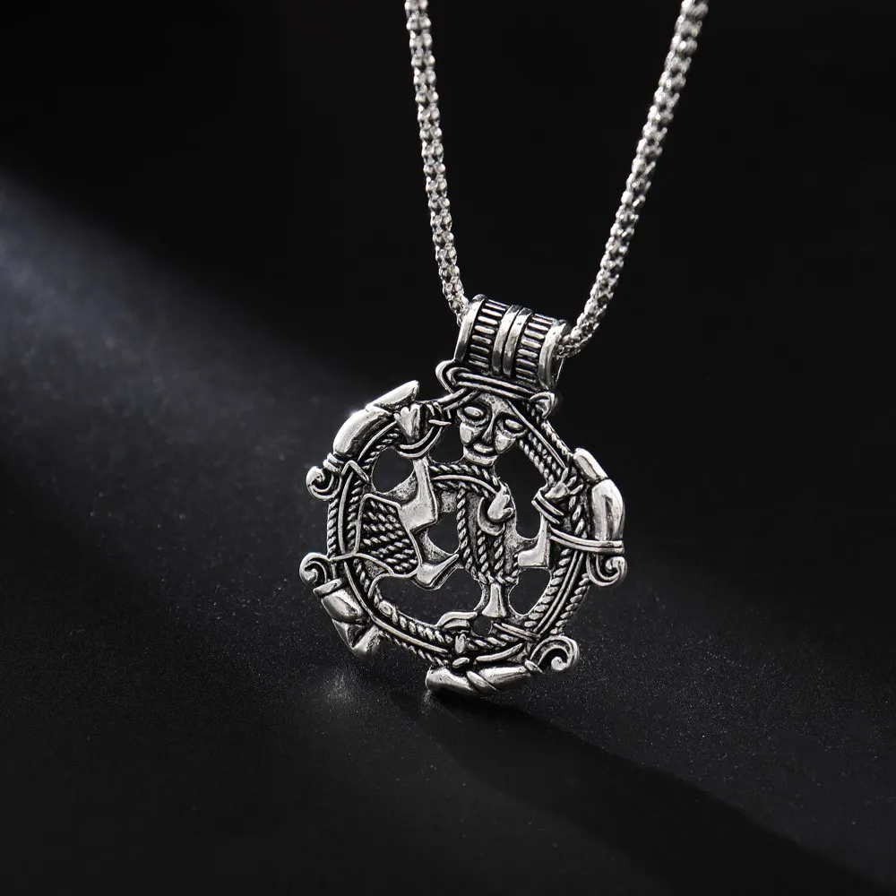 Viking Pirate Retro Round Hollow Out Pendant Necklace Alloy Chain Personality Hip Hop Men Pendants Jewelry Fashion Accessories