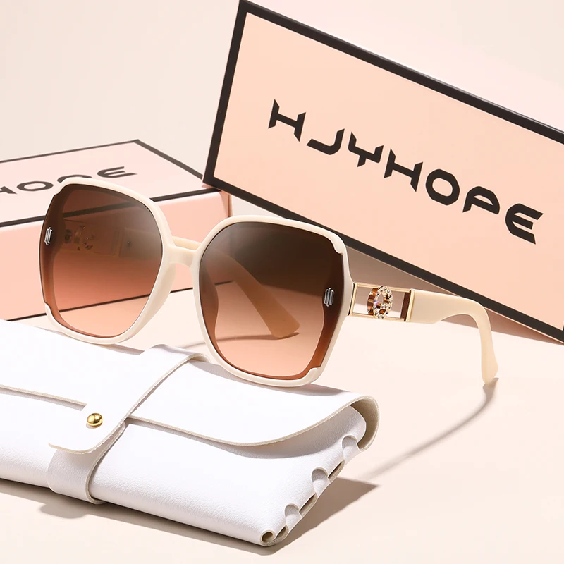 HJYHOPE نظارات شمسية مربعة صغيرة طازجة للنساء والرجال لون فاتح متدرج ماركة نظارات شمسية للسفر والخروج للحفلات نظارات للرجال والنساء