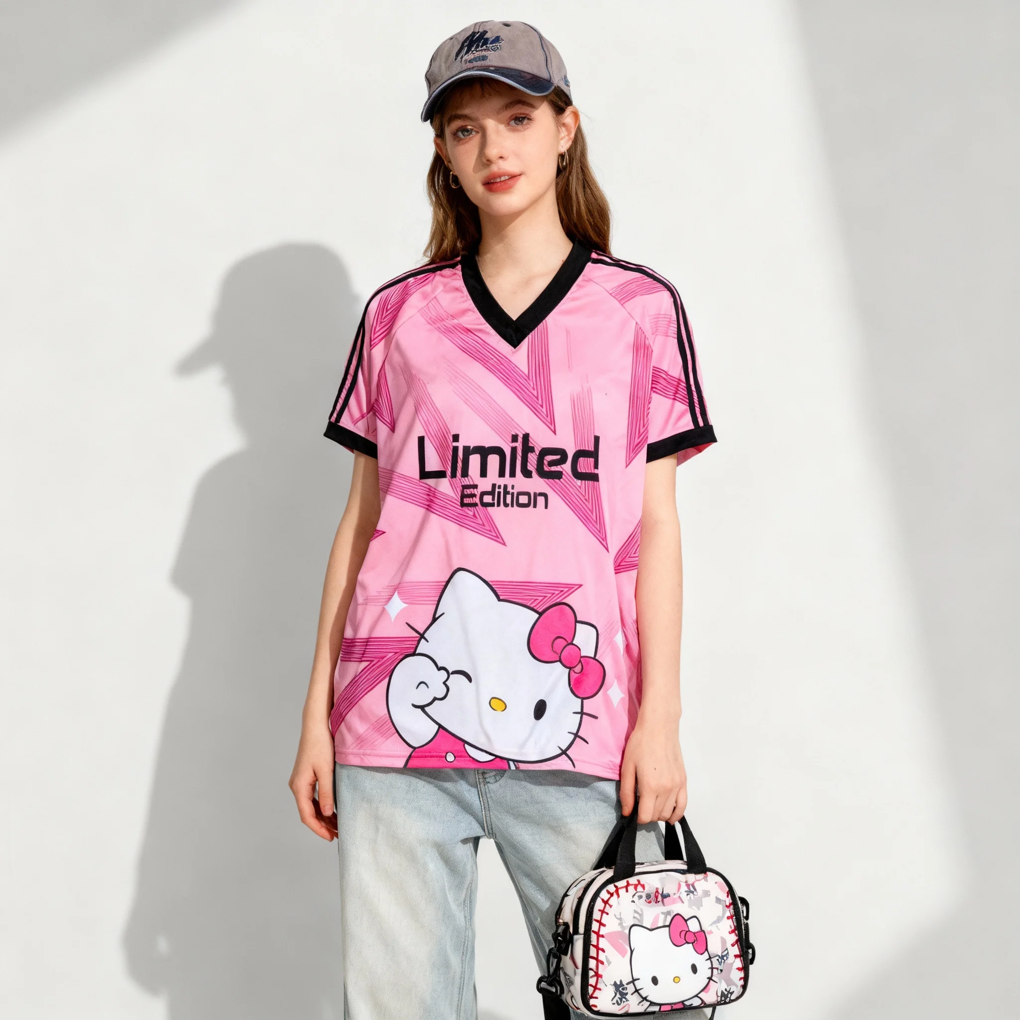 

2026 Sanrio Family Hello Kitty Theme Спортивная рубашка Милая и крутая американская уличная летняя футболка для женщин и взрослых, новый топ больших размеров