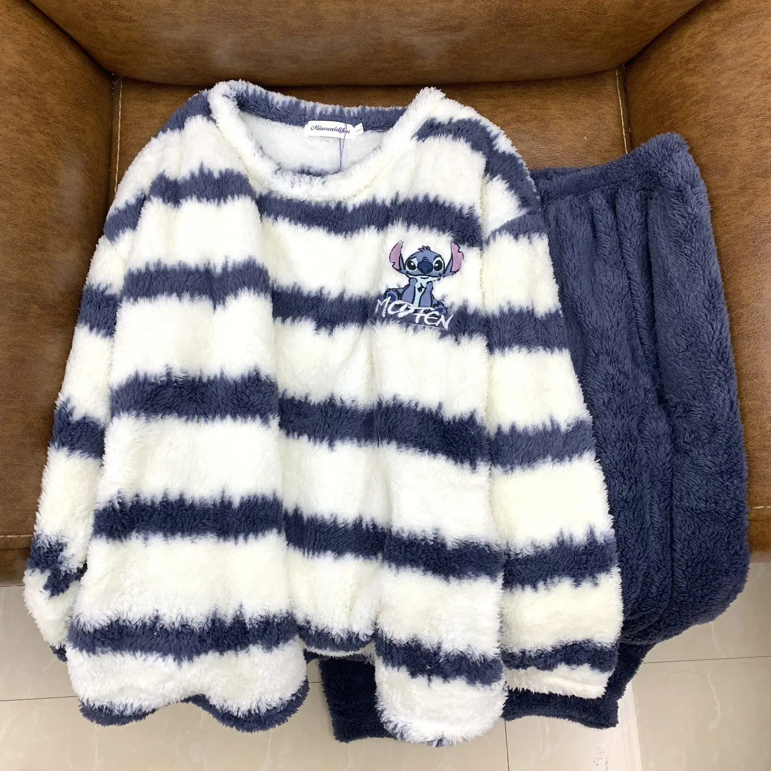 

Kawaii Disney Cute Stitch Winter Pajamas Suit for Men Women Velvet Thickened Warm Lovers Pajamas Cartoon Flannel Homeclothes Set