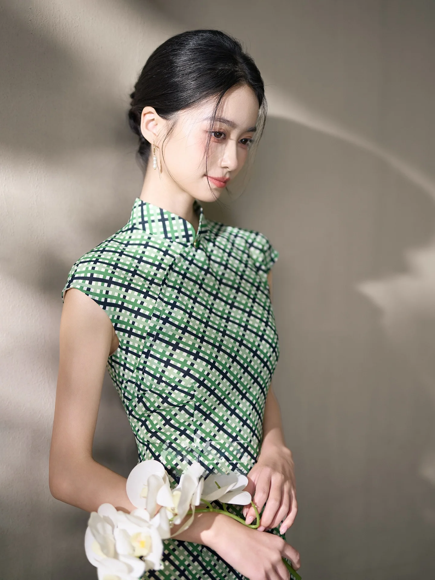 

Young Sle Chinese New Traditional Dr Svel Long Gown Daily Wear Office Suitable Low Slit Breathable