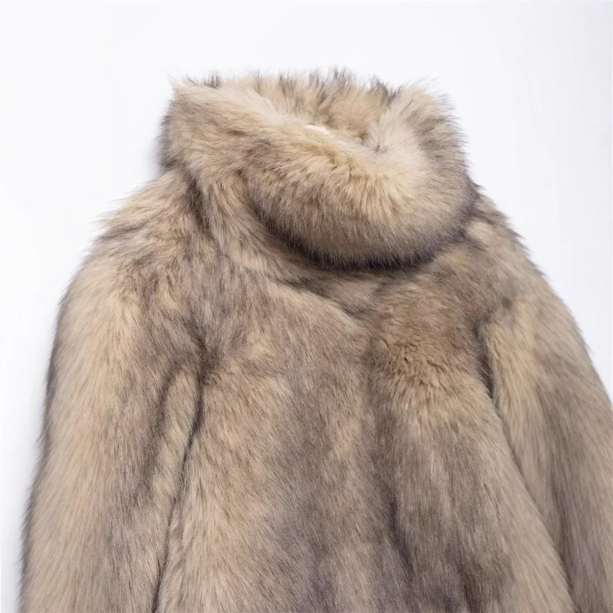 سريع البيع محطة مستقلة النمط الأوروبي المرأة عصرية أنيقة بسيطة تأثير الجلود الاصطناعية البلوز