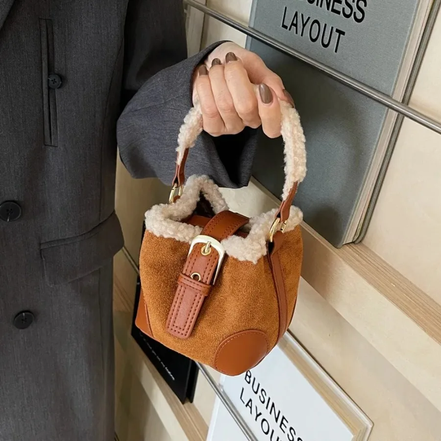 

New fall and winter fashion chic retro popular shoulder bag casual plush hundred with mini fur handheld crossbody female bag