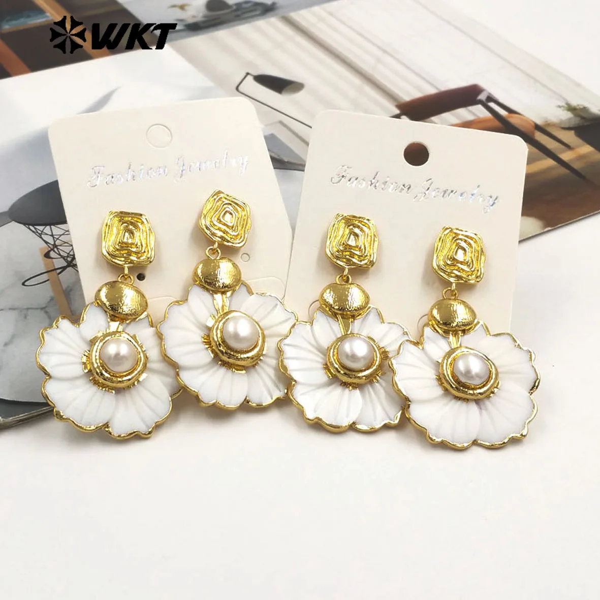 

WT-MPE169 Оптовая продажа, простые серьги с натуральным белым жемчугом-ракушкой, настоящее золото 18 карат, драгоценные подарки для девочек