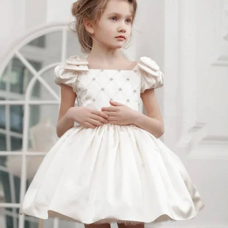 

Ivory Flower Girl Dresses Mini Short Dresses Square Collar With Bowknot Beaded Backless Fit Wedding Party First Communion Gowns