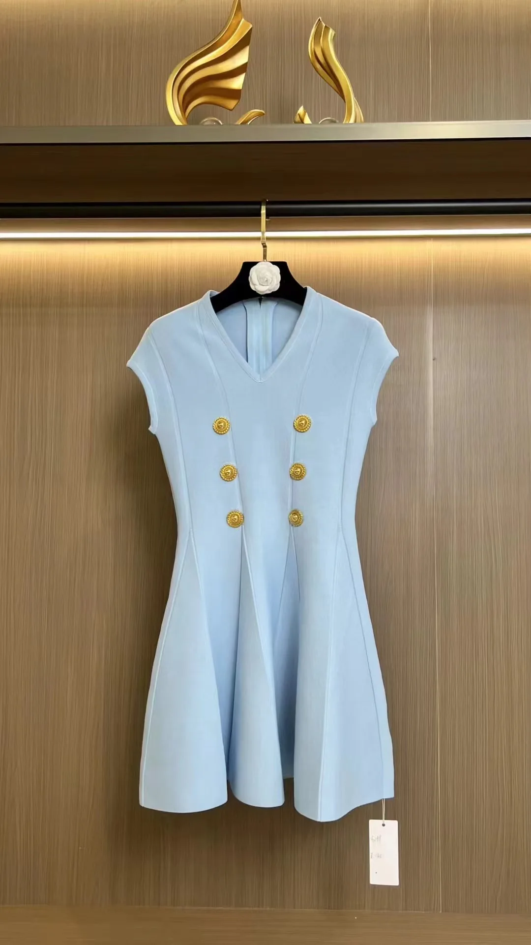 

High Quality Women Summer New Women Short-Sleeved Design Metal Buckle Decoration V-Neck Sleeveless Knit Dresses