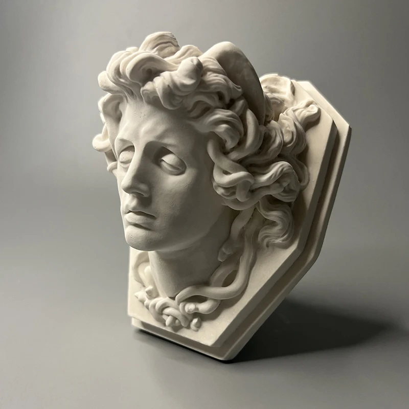 Medusa Portrait Sculpture Figurines Art Aromatherapy Plaster Gorgon Statue Ornaments Home Decor Gift Museum Replica Souvenir