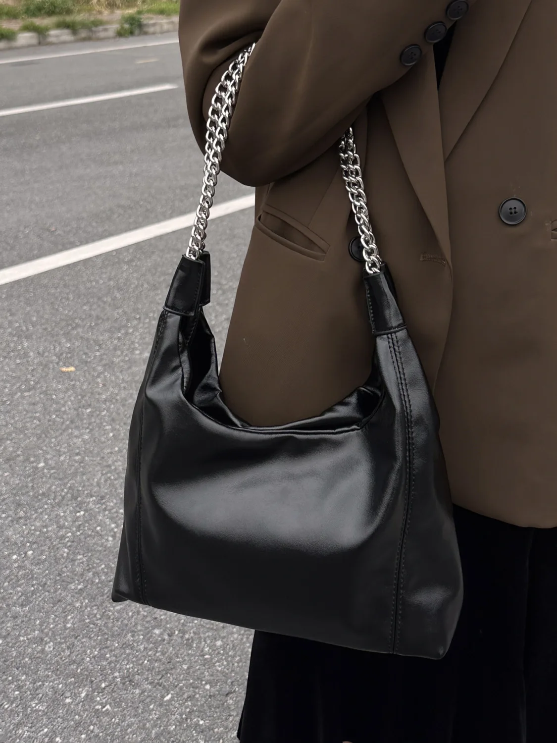 

Women's Soft Leather Tote Bag Trendy Large capacity Shoulder Bag Underarm Bag Chain Hobo Bag Commuter Bag Crossbody Bag