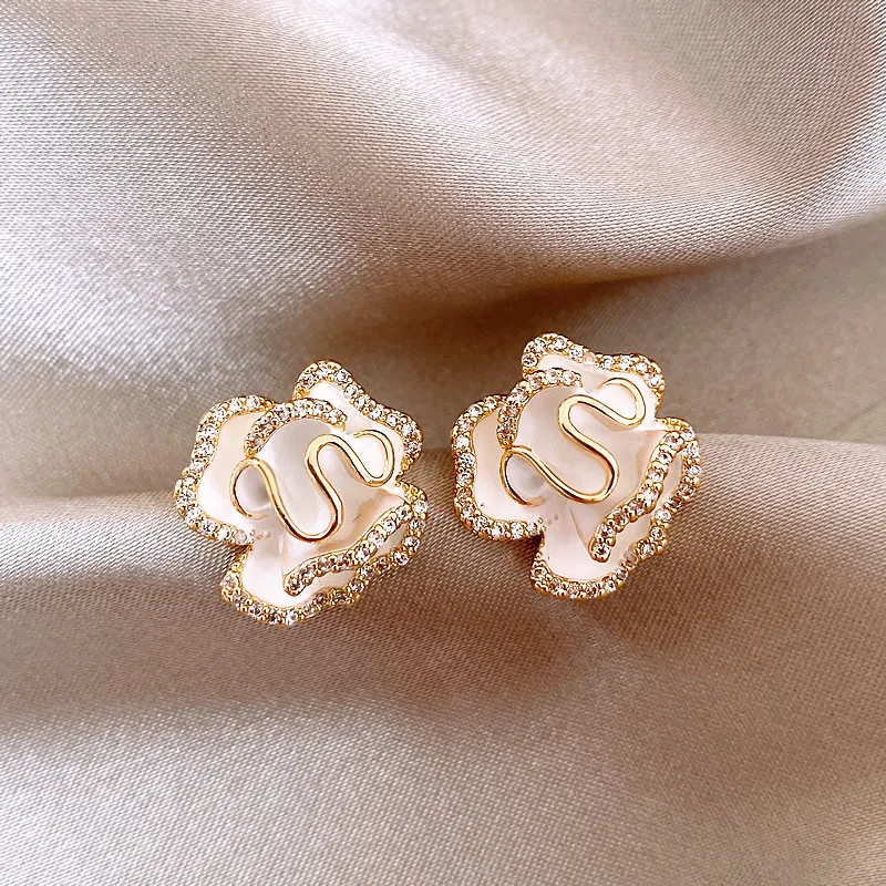 New French Fashion Design Luxury High Quality Plant Flower Earrings Business Banquet Gifts Wedding Women Jewelry Earrings 2022