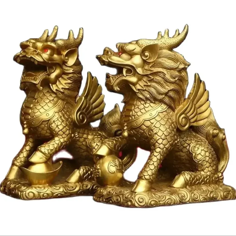 A pair of pure copper qilin ornaments, auspicious household wealth, qilin stepping on gossip, qilin office and living room deco