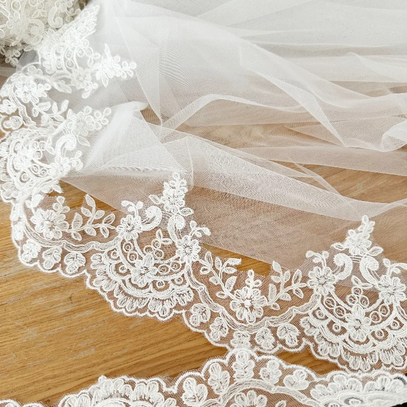 

New Fashionable and Elegant Car Bone Eyelash Lace Stickers Handmade Headcloth Wedding Dress Clothing Decoration Accessories