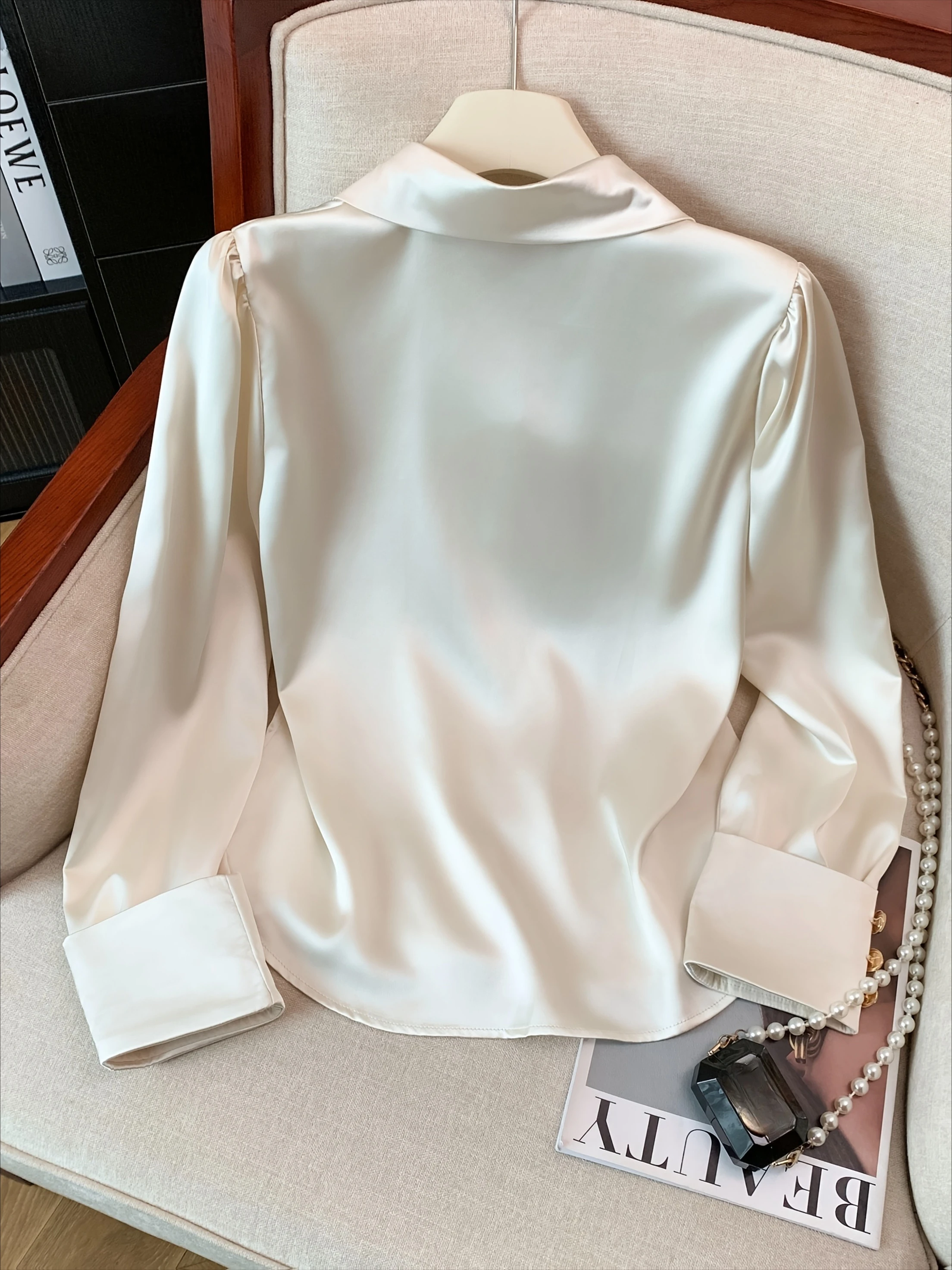 Francuska Retro Satynowa Bluzka Damska Elegancka Koszula z Kołnierzykiem i Długim Rękawem Złote Guziki Dopasowana Szlachetna Dama Szykowna Biurowa Nowa