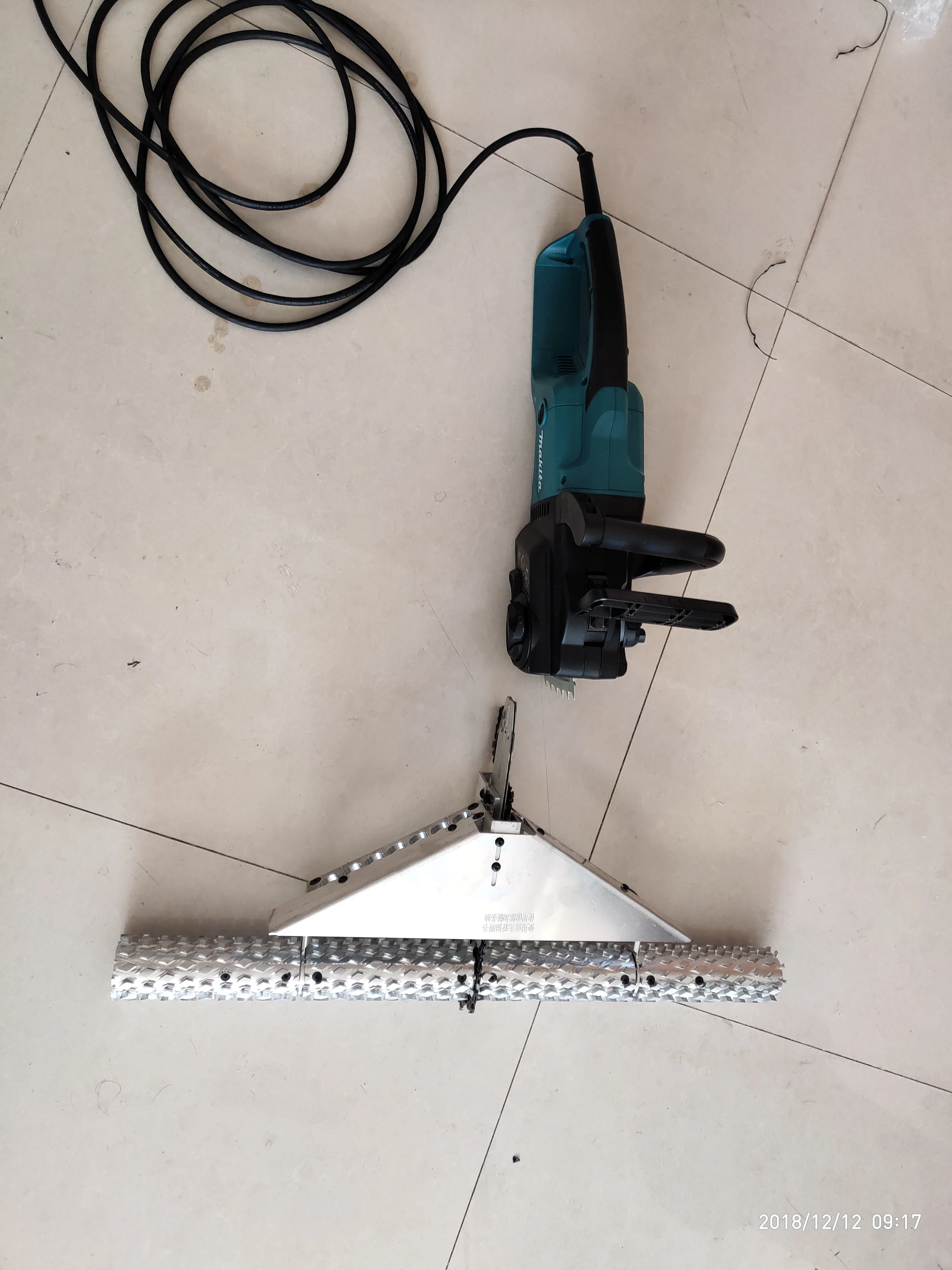 Polyurethane foam spraying electric planer, flattener, opening and closing electric polyurethane polisher