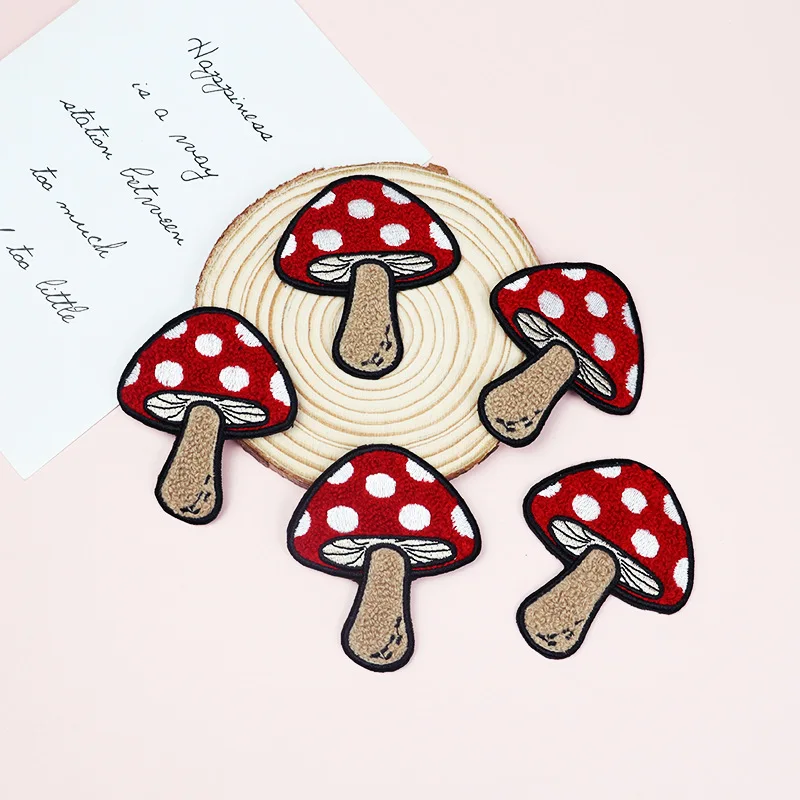 AHYONNIEX 1 pezzo ferro su asciugamano ricamo Patch funghi Parches per bambini abbigliamento Applique Patch vestiti fai da te adesivi carini